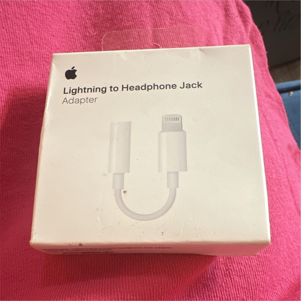 Apple Lightning to 3.5mm Headphone Jack Adapter, White (A1826)